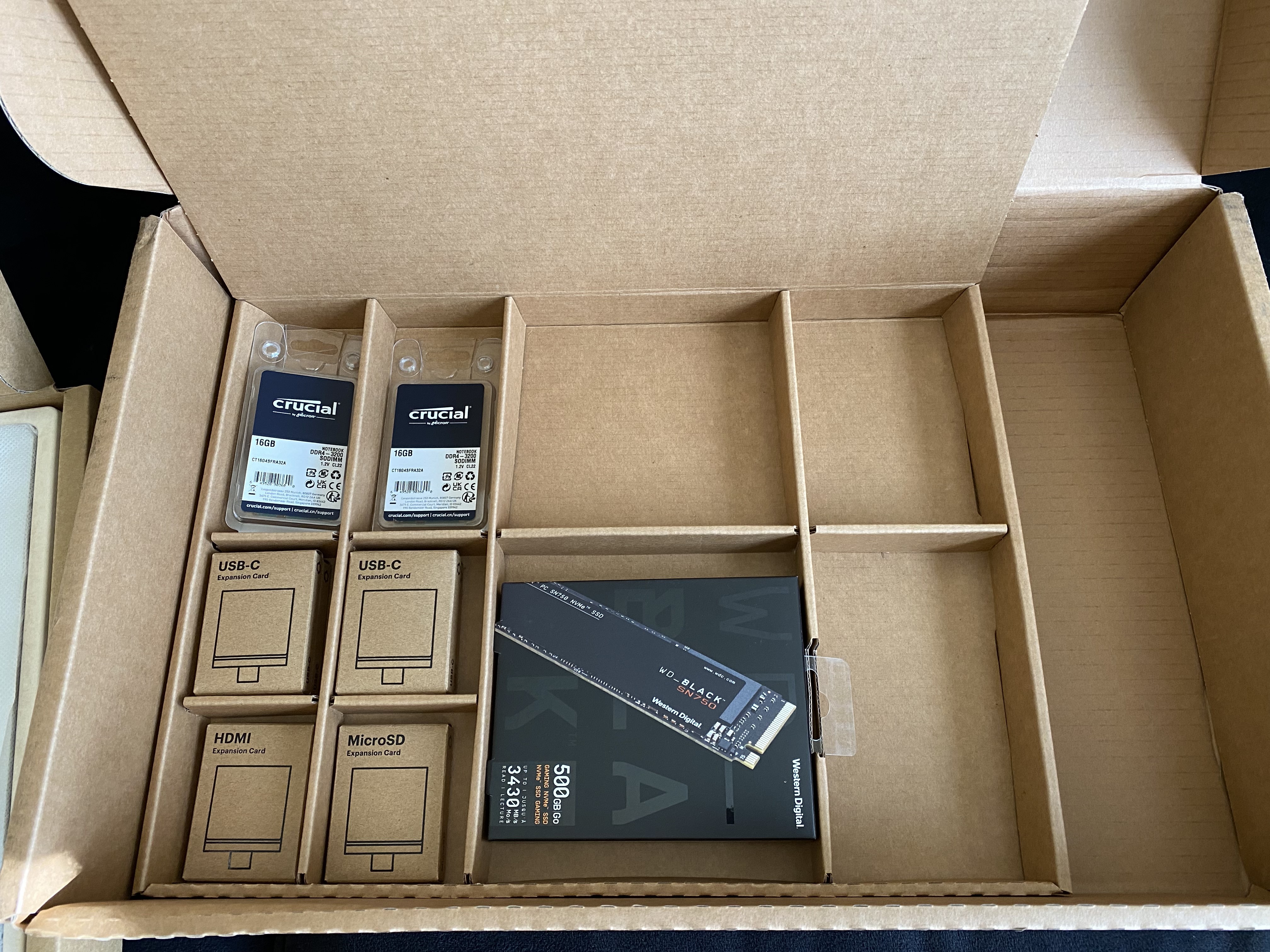 a photo of the second layer of the Framework Laptop shipping box